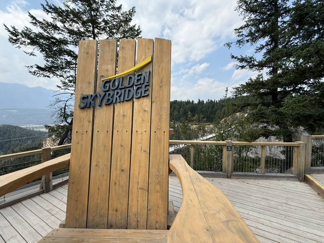 Cross the canyon twice at the golden Skybridge